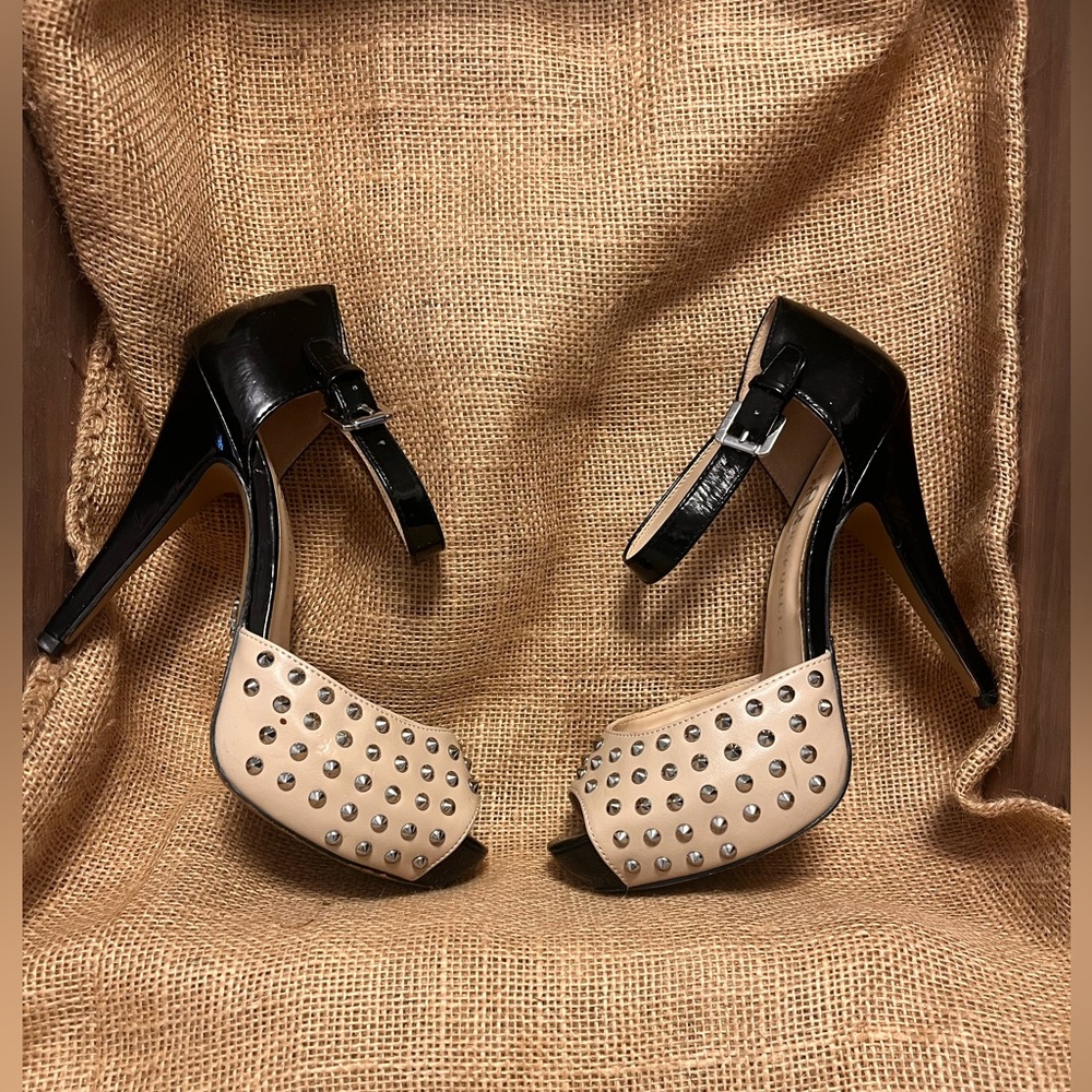 ROCK & REPUBLIC Studded Platform Stiletto Black/Cream w/Ankle Buckle  Size 7 - Picture 7 of 11